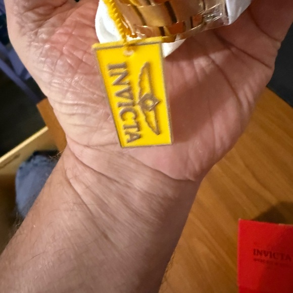 Invicta Red Box - Picture 3 of 5